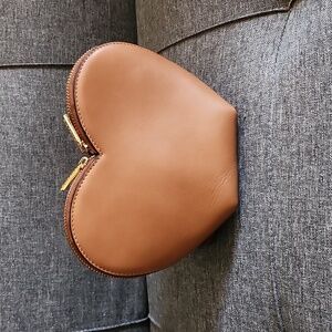 Cuyana Mini Heart Case